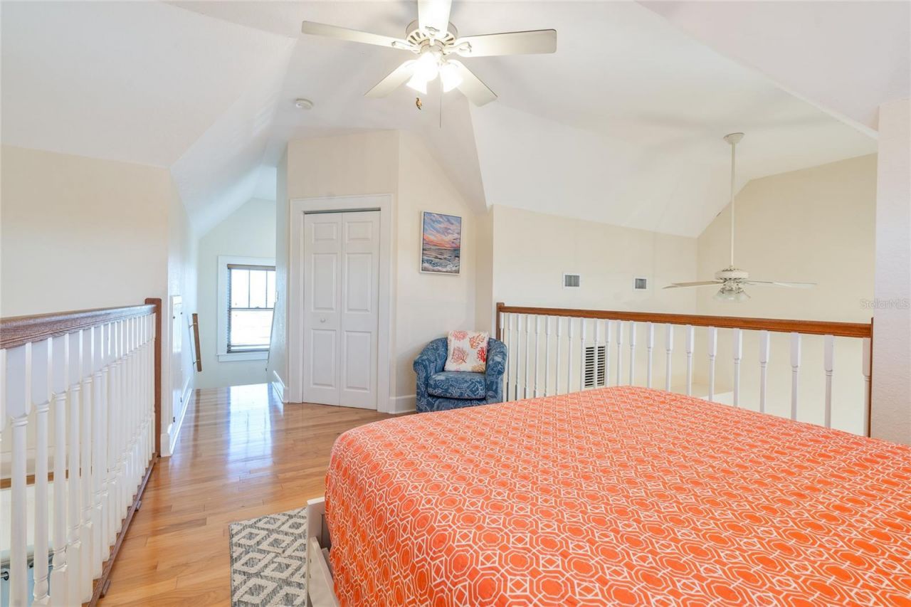 104 N Pine Street, New Smyrna Beach, FL 32169 Photo