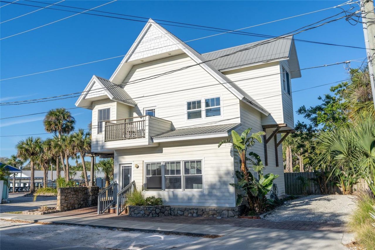 104 N Pine Street, New Smyrna Beach, FL 32169 Photo