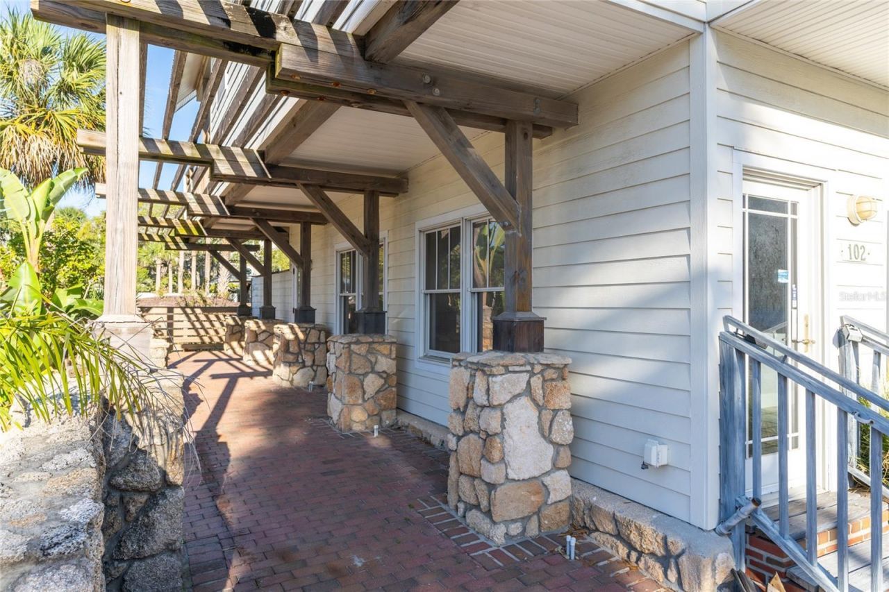 104 N Pine Street, New Smyrna Beach, FL 32169 Photo