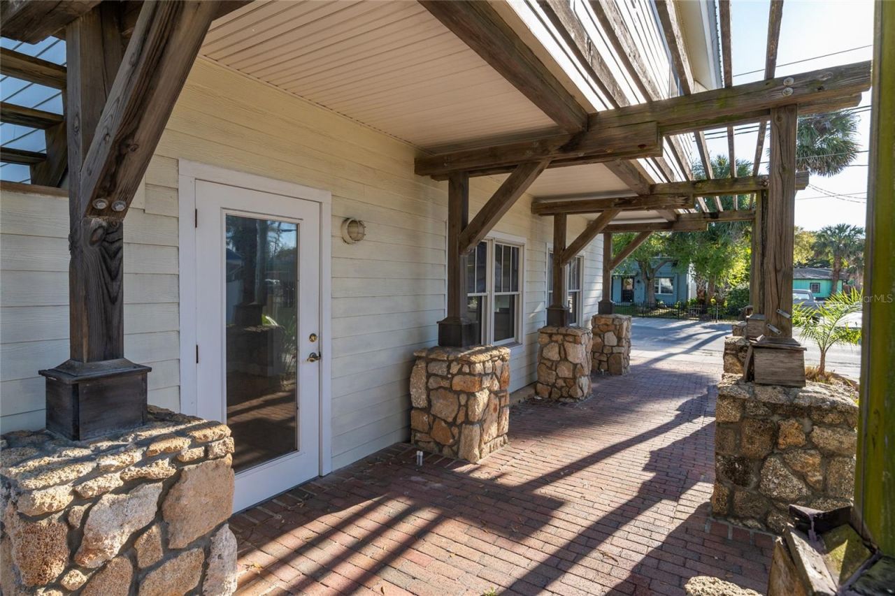 104 N Pine Street, New Smyrna Beach, FL 32169 Photo