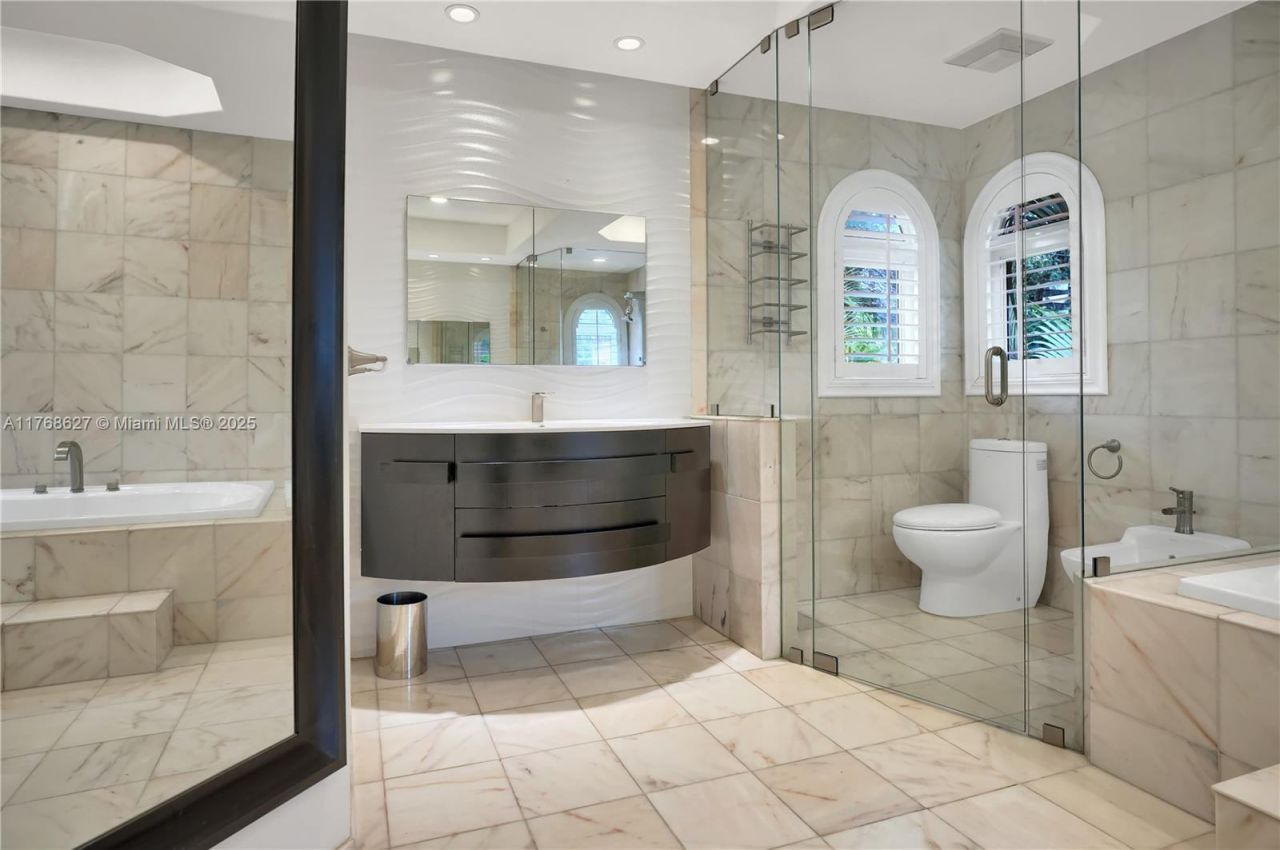 2115 Country Club Prado, Coral Gables, FL 33134 Photo