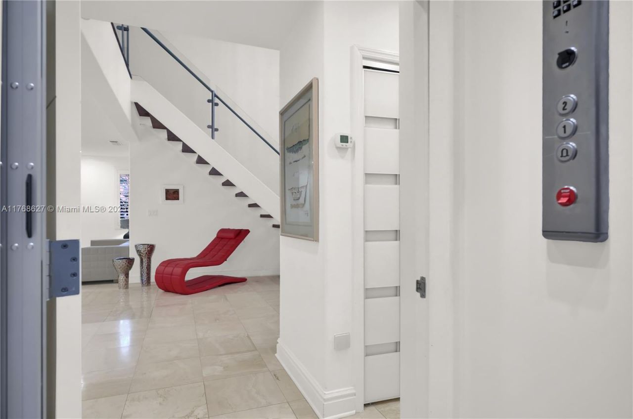 2115 Country Club Prado, Coral Gables, FL 33134 Photo