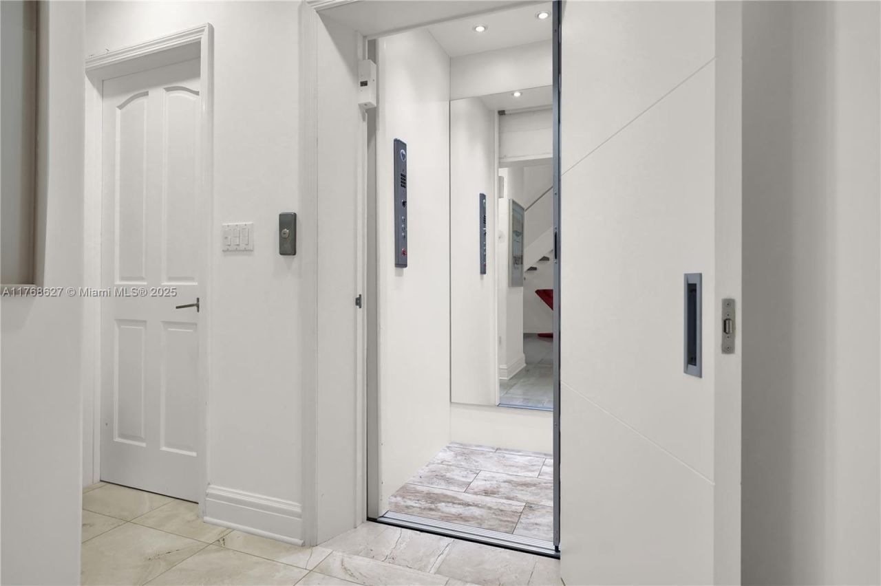 2115 Country Club Prado, Coral Gables, FL 33134 Photo