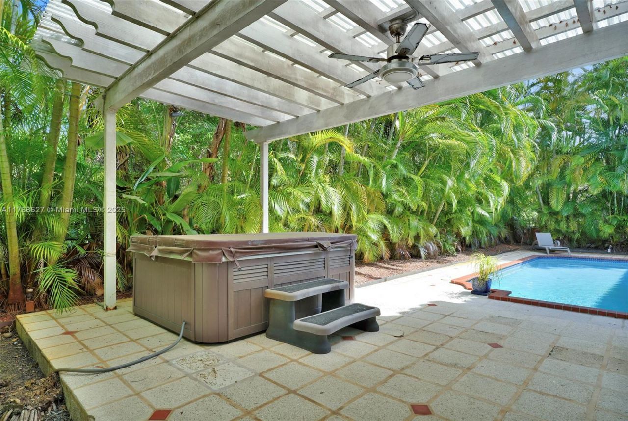 2115 Country Club Prado, Coral Gables, FL 33134 Photo