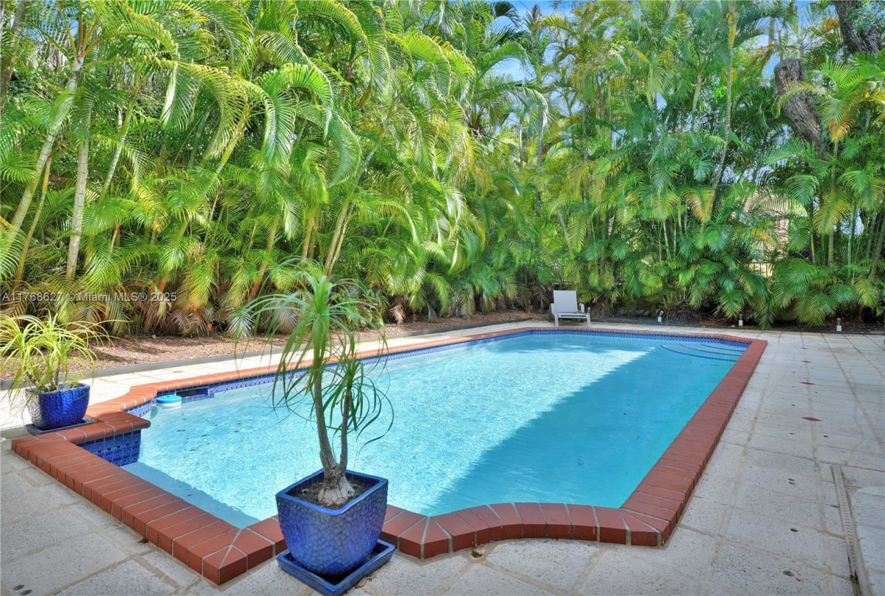 2115 Country Club Prado, Coral Gables, FL 33134 Photo