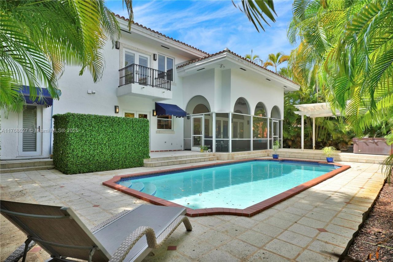 2115 Country Club Prado, Coral Gables, FL 33134 Photo