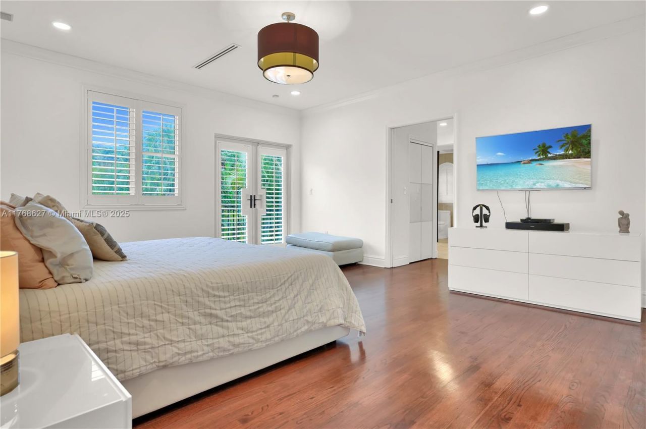 2115 Country Club Prado, Coral Gables, FL 33134 Photo