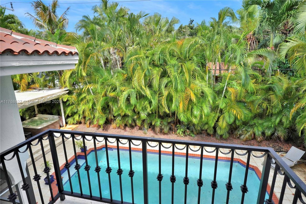 2115 Country Club Prado, Coral Gables, FL 33134 Photo