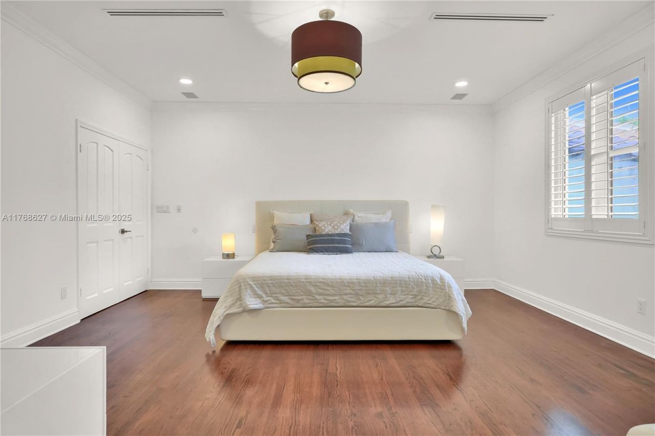 2115 Country Club Prado, Coral Gables, FL 33134 Photo