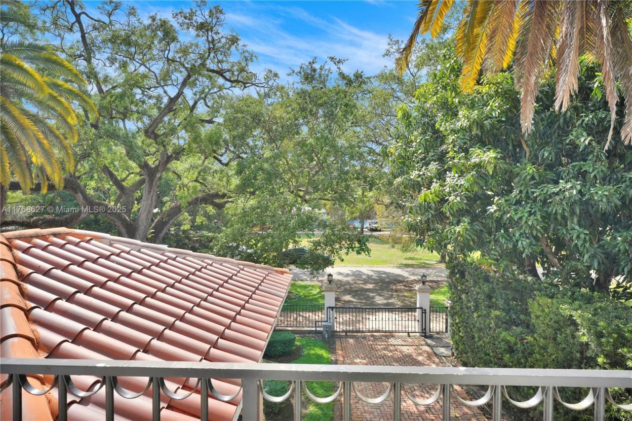 2115 Country Club Prado, Coral Gables, FL 33134 Photo