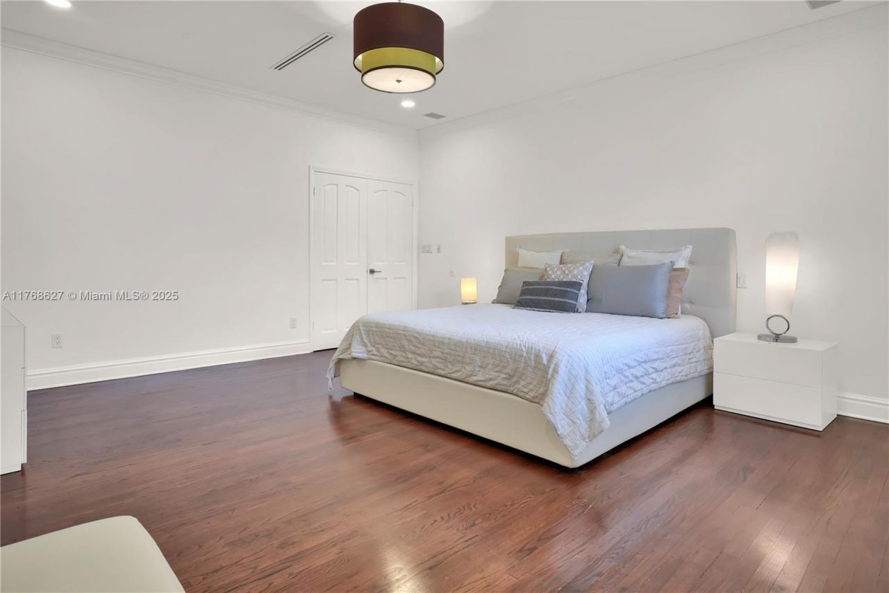 2115 Country Club Prado, Coral Gables, FL 33134 Photo