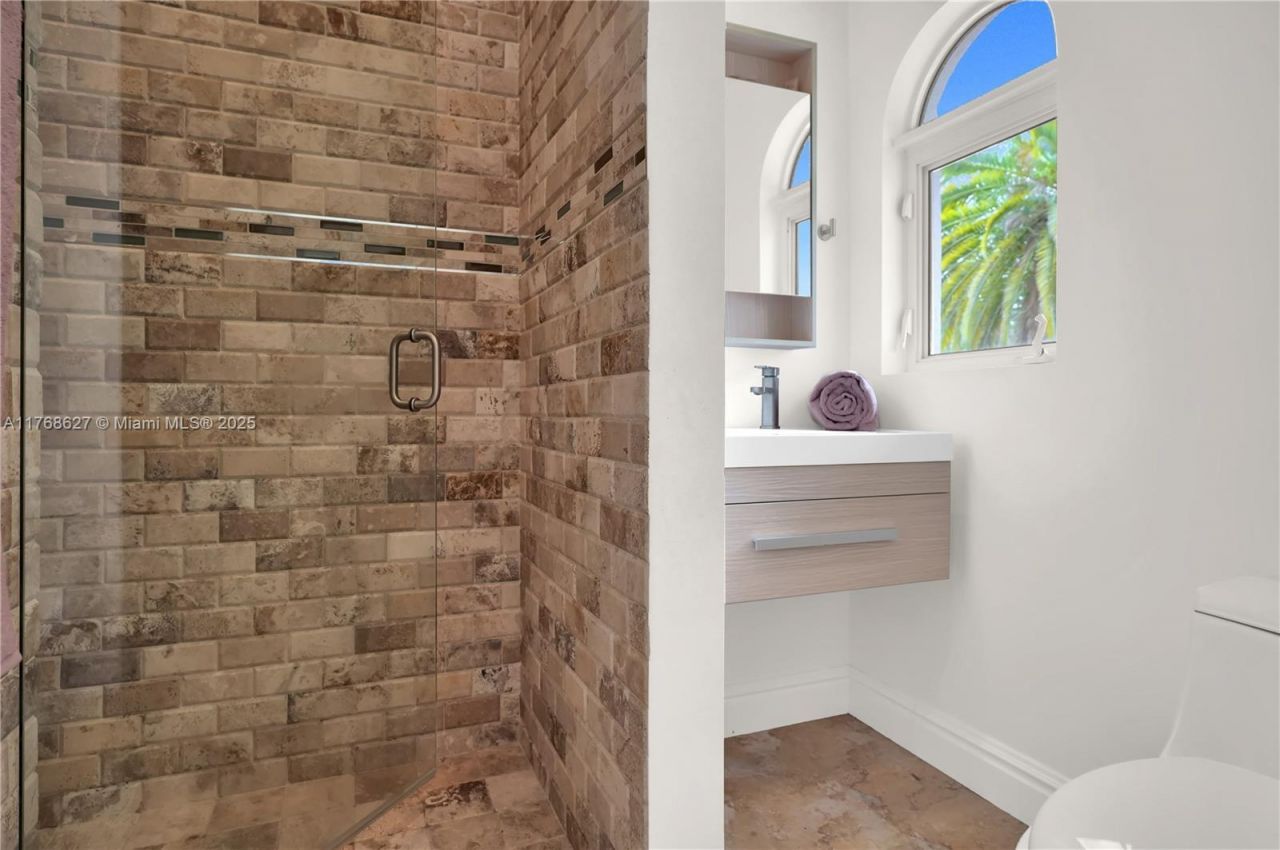 2115 Country Club Prado, Coral Gables, FL 33134 Photo