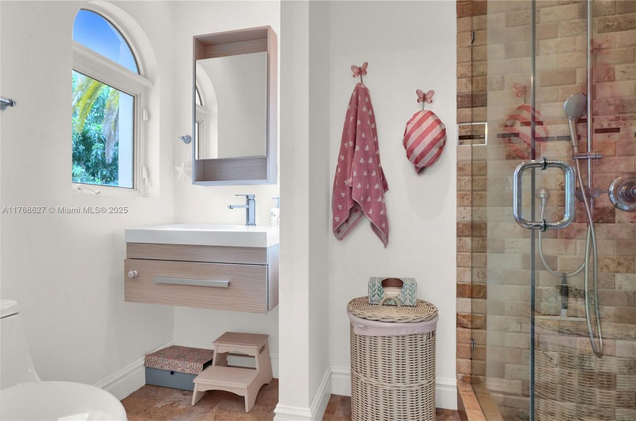 2115 Country Club Prado, Coral Gables, FL 33134 Photo