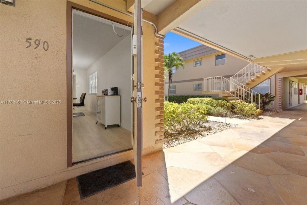 590 Brittany M, Unit 590, Delray Beach, FL 33446 Photo