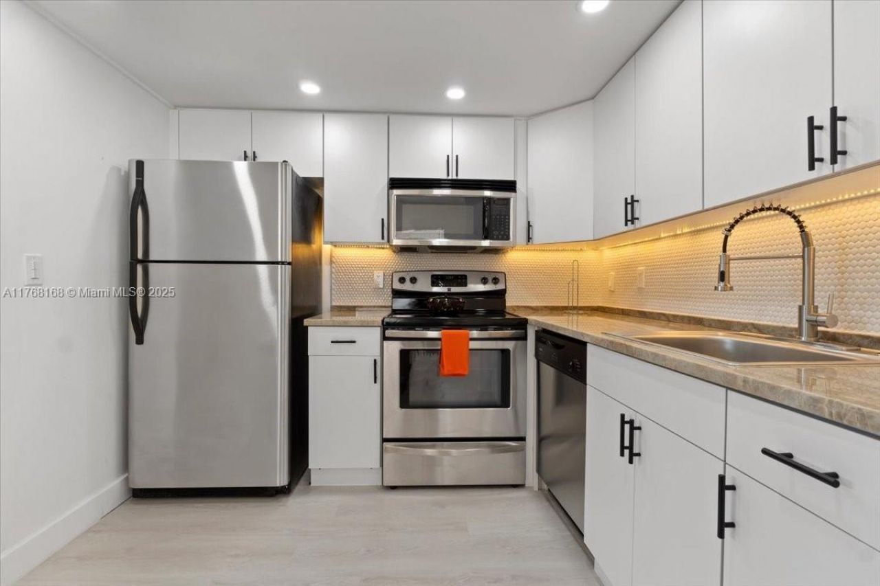 590 Brittany M, Unit 590, Delray Beach, FL 33446 Photo