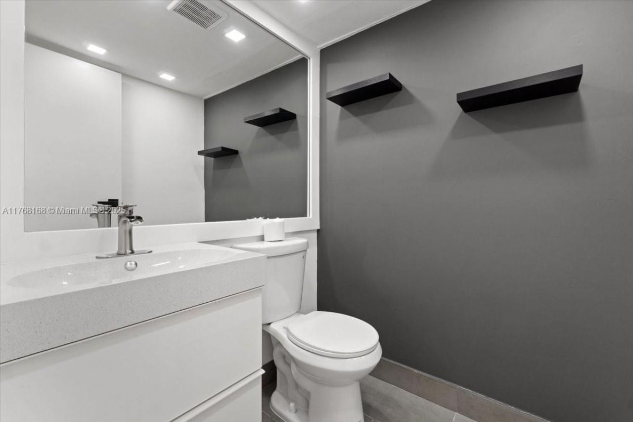 590 Brittany M, Unit 590, Delray Beach, FL 33446 Photo