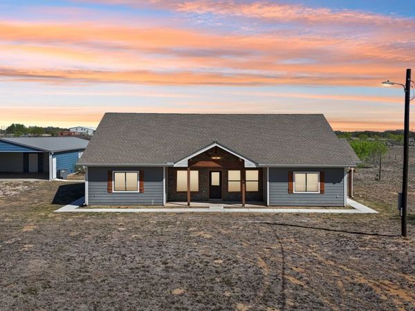 1783 county road 7711, Devine, TX 78016