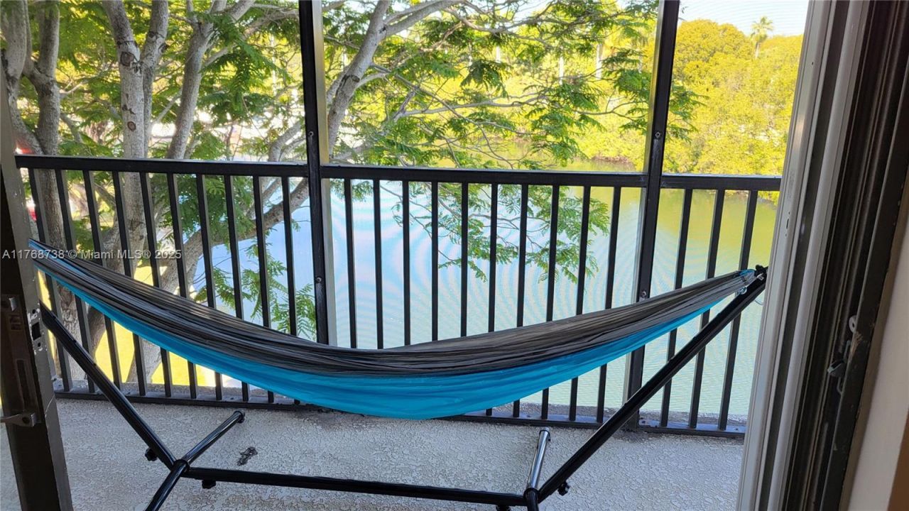 3401 N Country Club Dr, Unit 402, Aventura, FL 33180 Photo