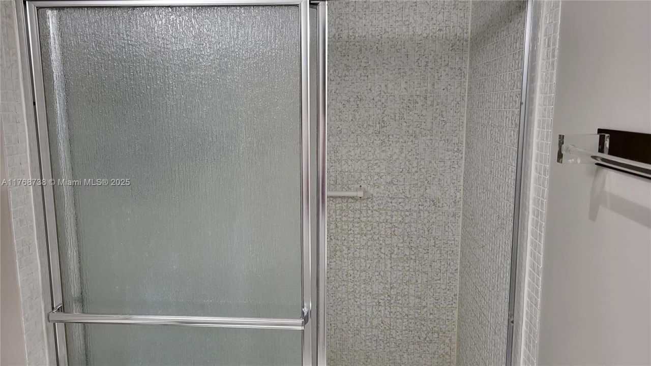 3401 N Country Club Dr, Unit 402, Aventura, FL 33180 Photo