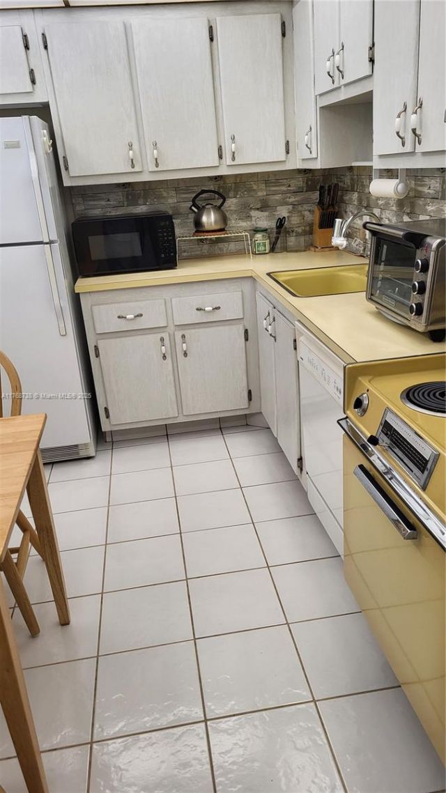 3401 N Country Club Dr, Unit 402, Aventura, FL 33180 Photo