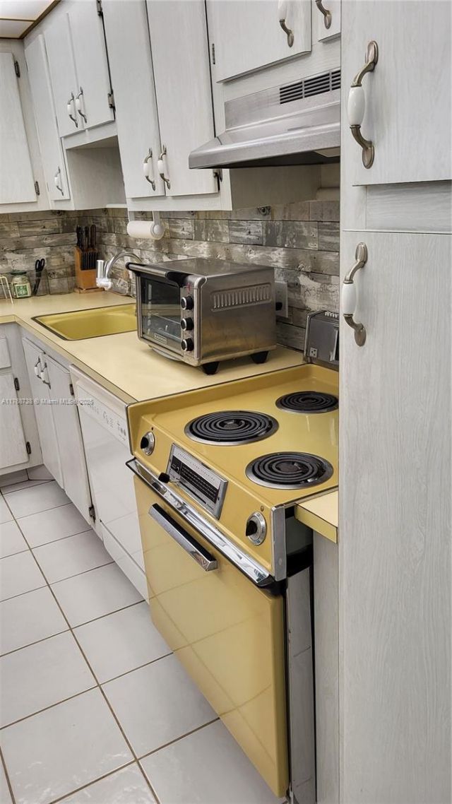 3401 N Country Club Dr, Unit 402, Aventura, FL 33180 Photo