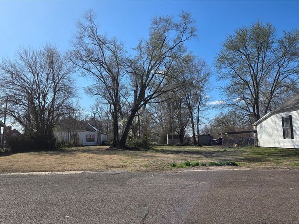 405 Dry Street, East Alton, IL 62024