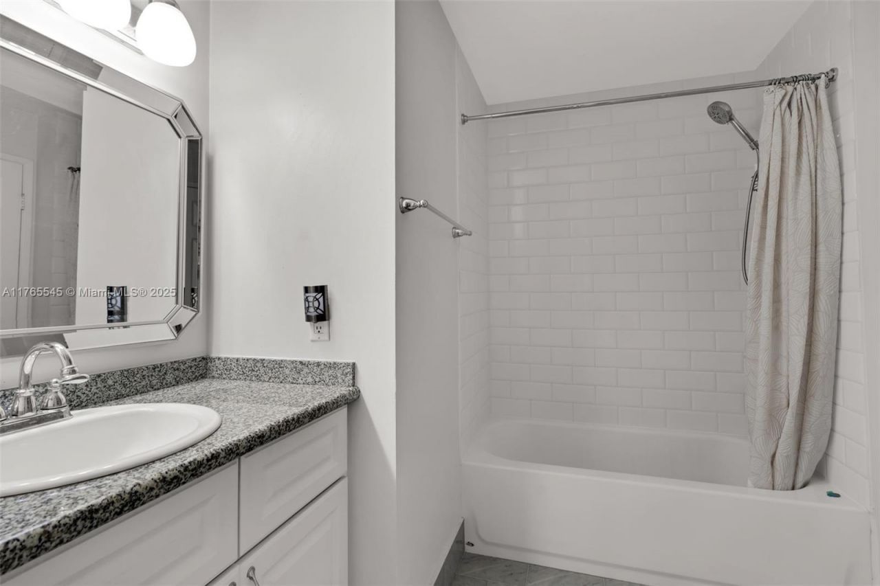 1652 N 14th Ter, Hollywood, FL 33020 Photo