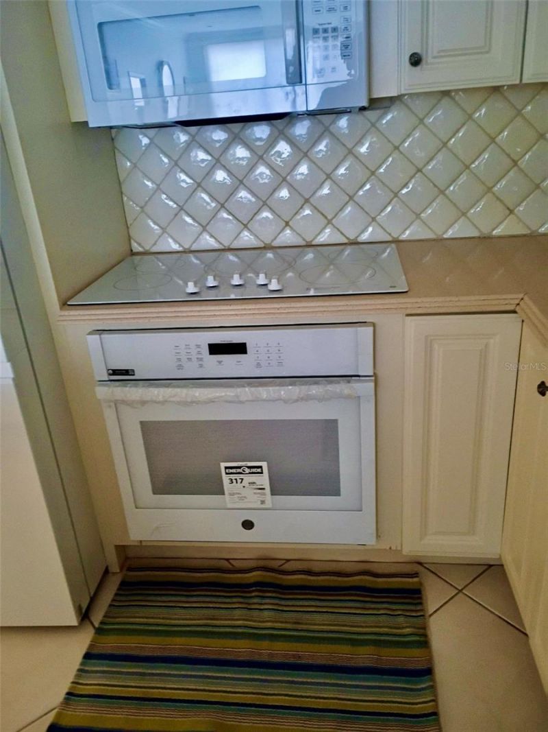 1212 Benjamin Franklin Drive, Unit 102, Sarasota, FL 34236 Photo