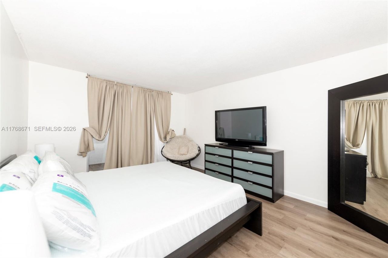 2750 NE 183rd St, Unit 1207, Aventura, FL 33160 Photo