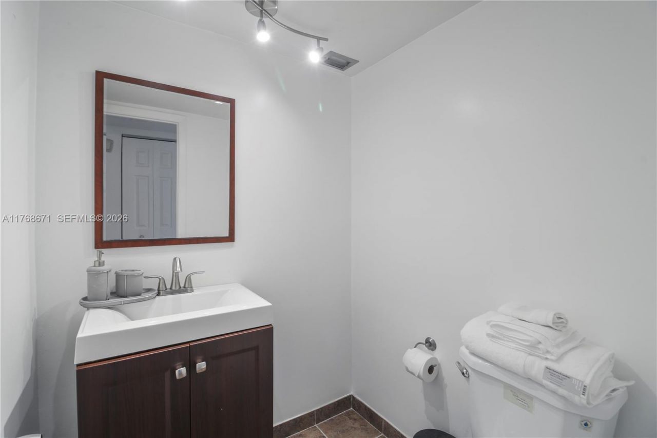 2750 NE 183rd St, Unit 1207, Aventura, FL 33160 Photo