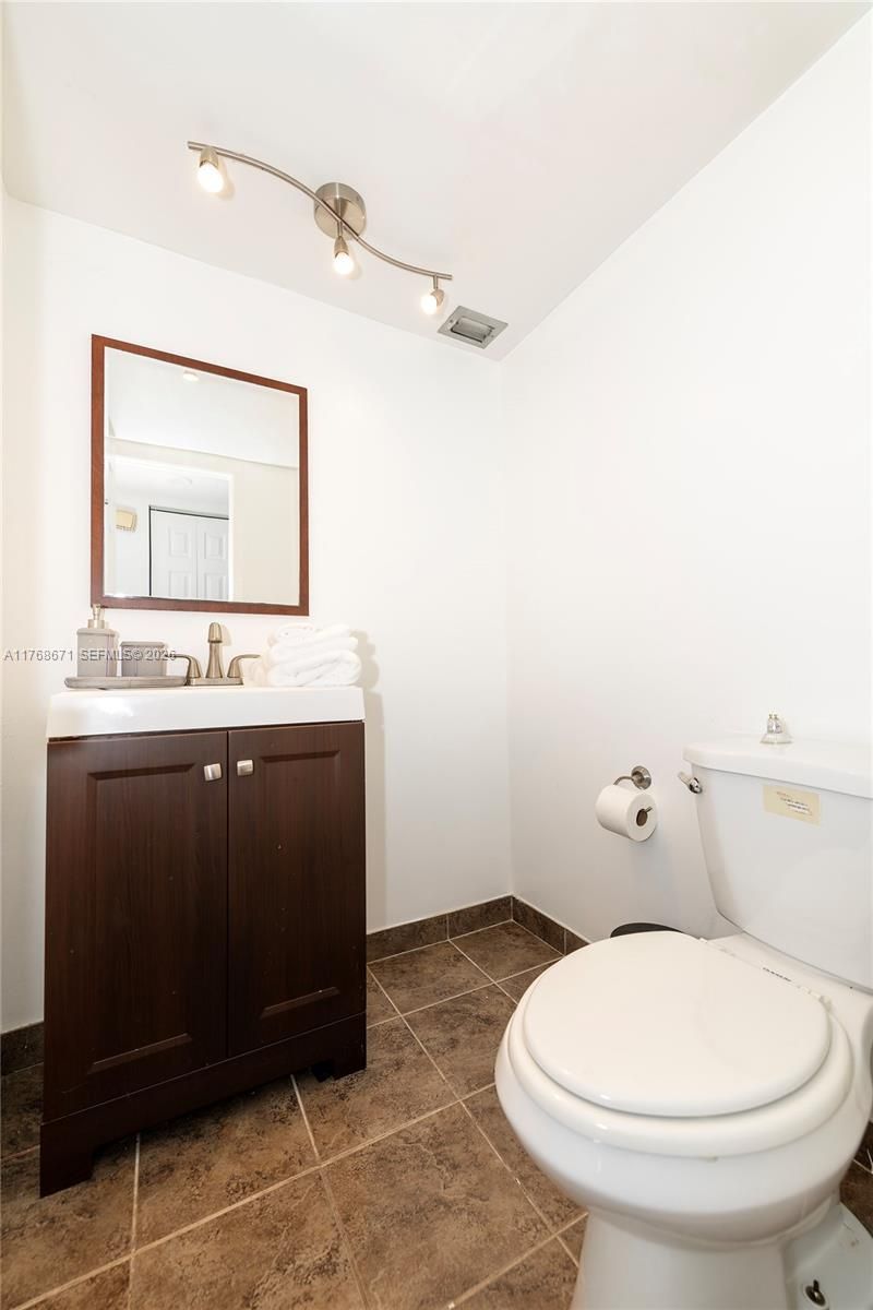 2750 NE 183rd St, Unit 1207, Aventura, FL 33160 Photo