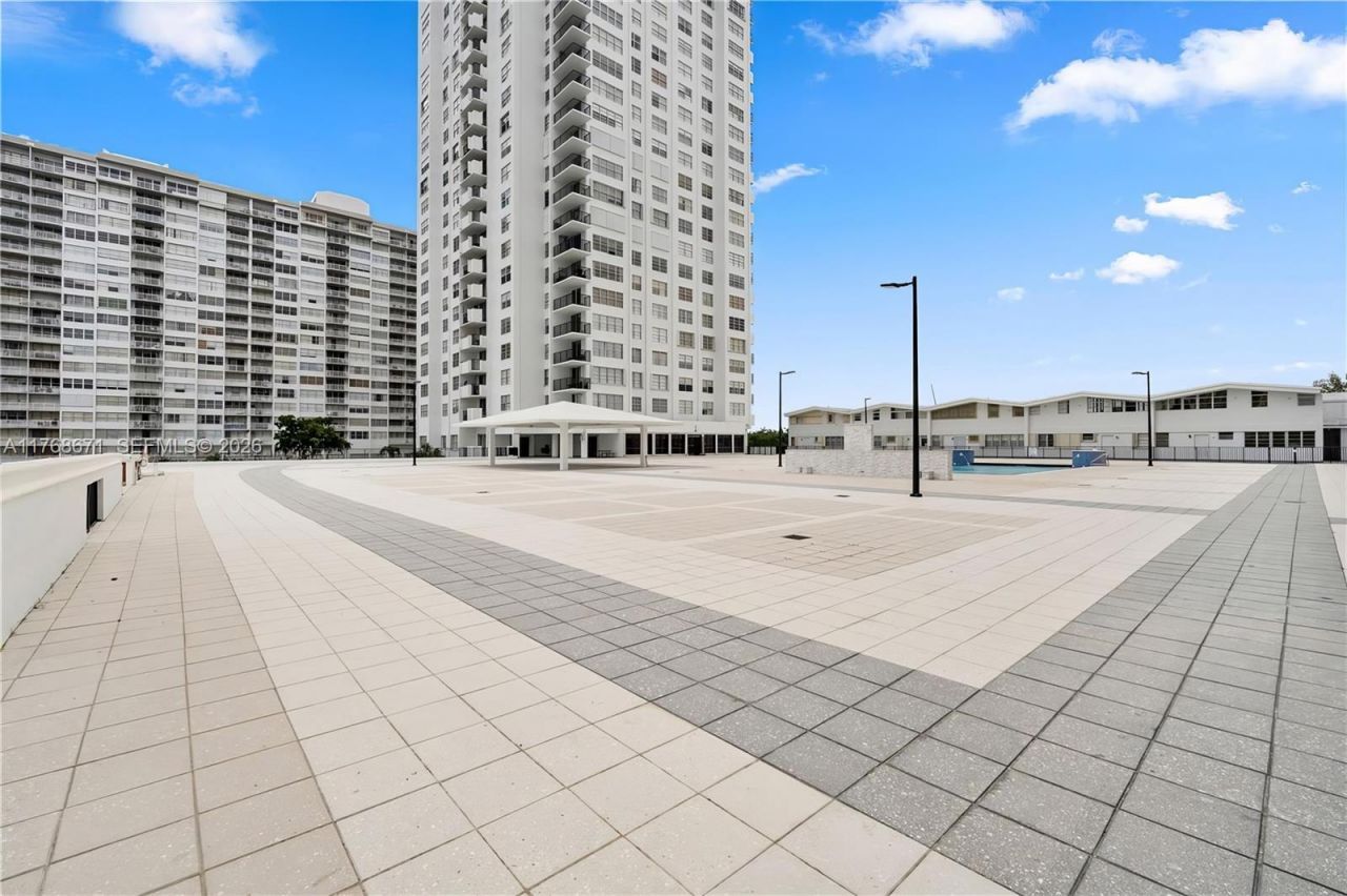 2750 NE 183rd St, Unit 1207, Aventura, FL 33160 Photo