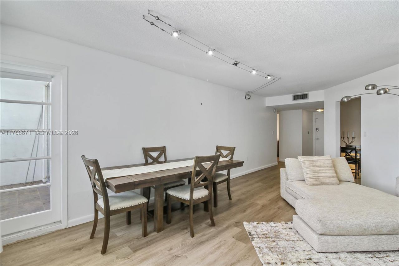 2750 NE 183rd St, Unit 1207, Aventura, FL 33160 Photo