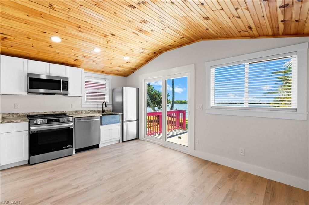 4760 Pine Island Rd Nw, Matlacha, FL 33993 Photo