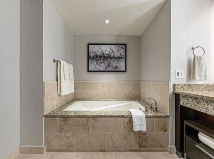 13051 Ritz Carlton Highlands Ct, Truckee, CA 96161 Photo