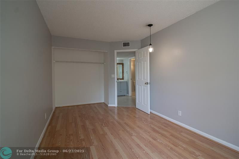 9417 NW 42nd St, Sunrise, FL 33351 Photo