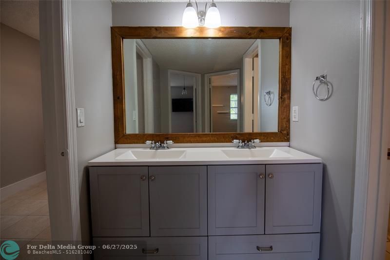 9417 NW 42nd St, Sunrise, FL 33351 Photo