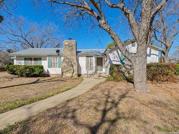 2602 Avenue K, Hondo, TX 78861
