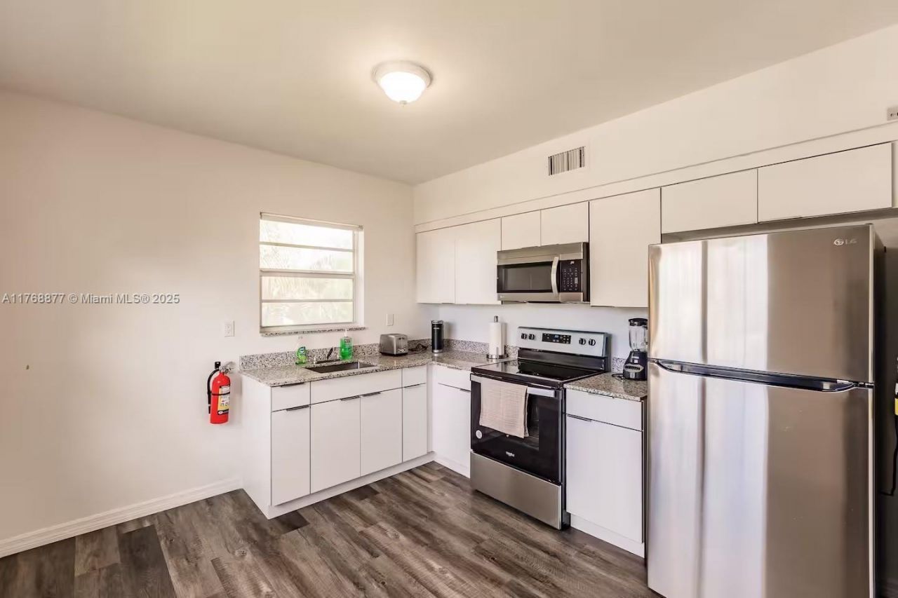 18825 Atlantic Blvd, Sunny Isles Beach, FL 33160 Photo