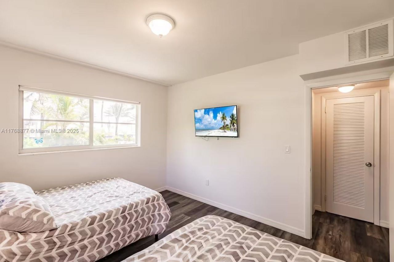 18825 Atlantic Blvd, Sunny Isles Beach, FL 33160 Photo