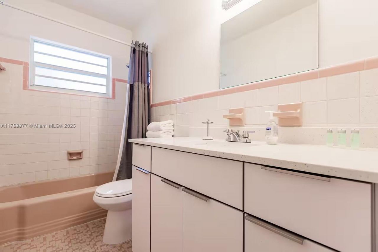 18825 Atlantic Blvd, Sunny Isles Beach, FL 33160 Photo