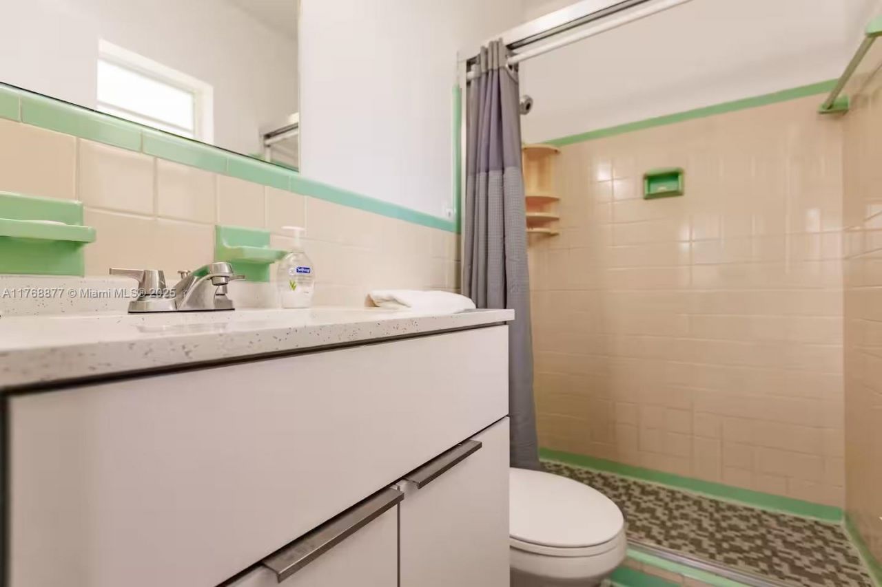 18825 Atlantic Blvd, Sunny Isles Beach, FL 33160 Photo