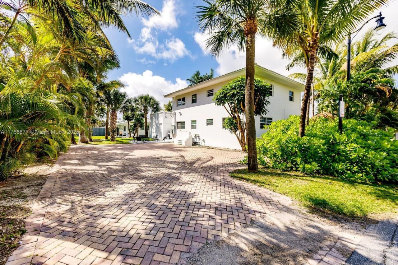 18825 Atlantic Blvd, Sunny Isles Beach, FL 33160 Photo