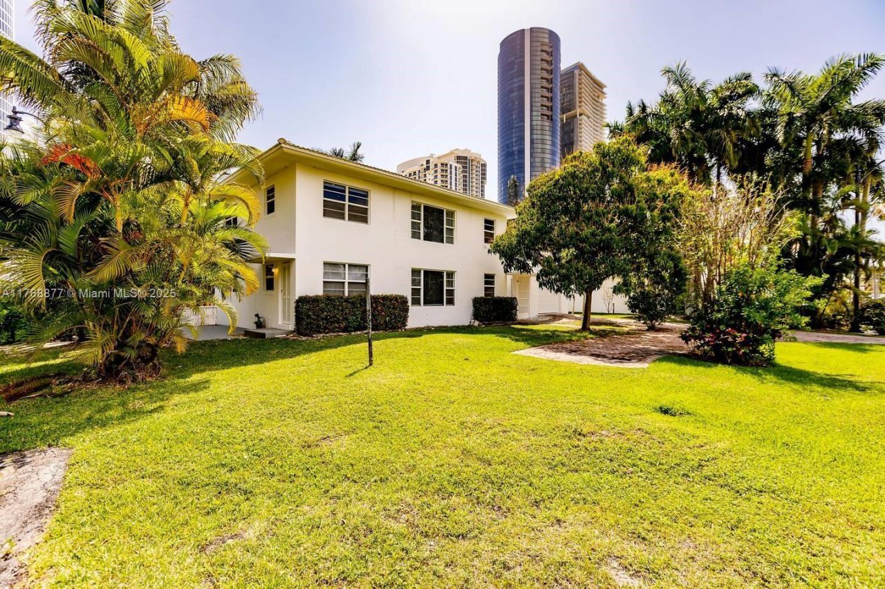 18825 Atlantic Blvd, Sunny Isles Beach, FL 33160 Photo