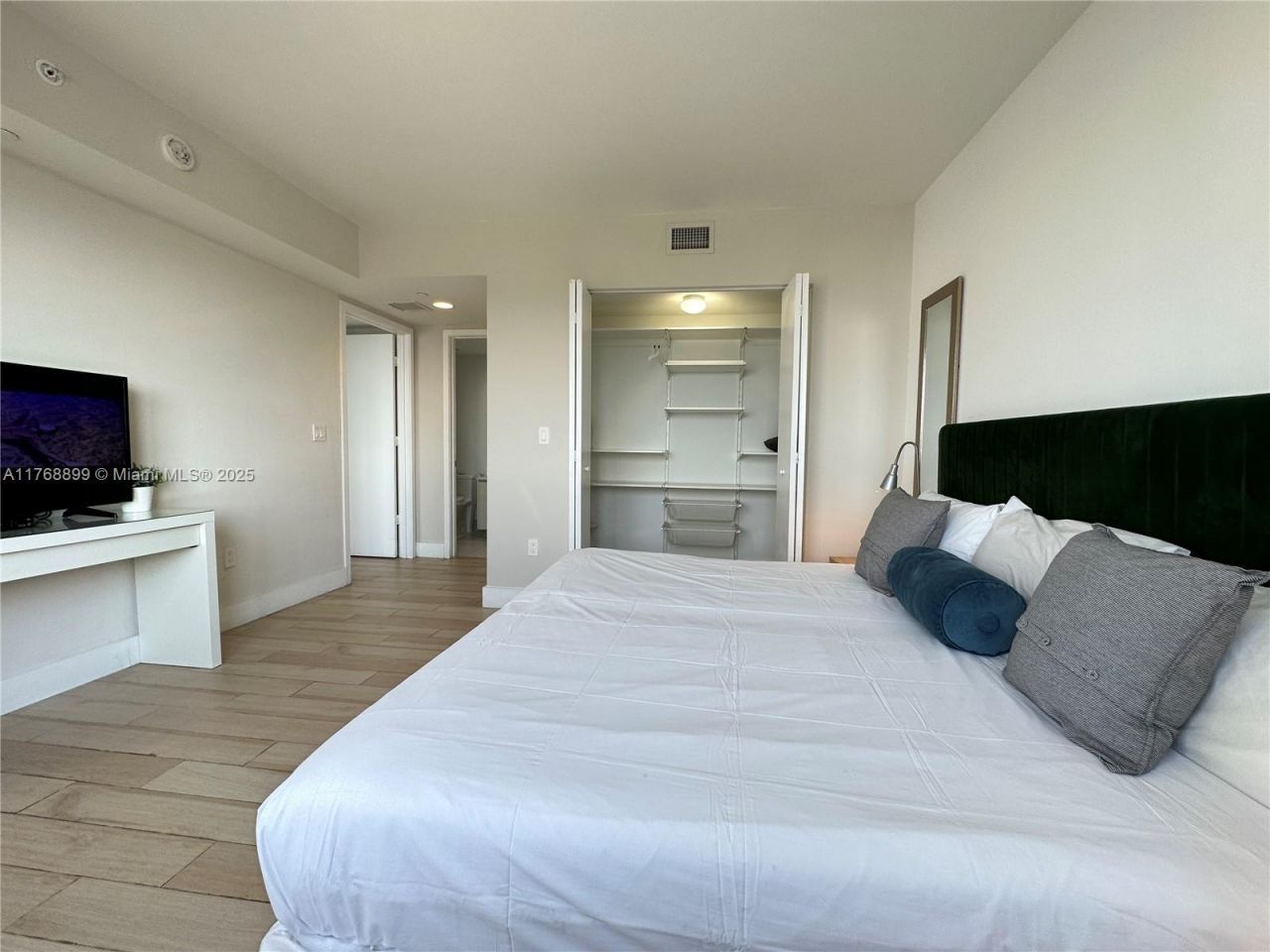 2600 E Hallandale Beach Blvd, Unit T2202, Hallandale Beach, FL 33009 Photo