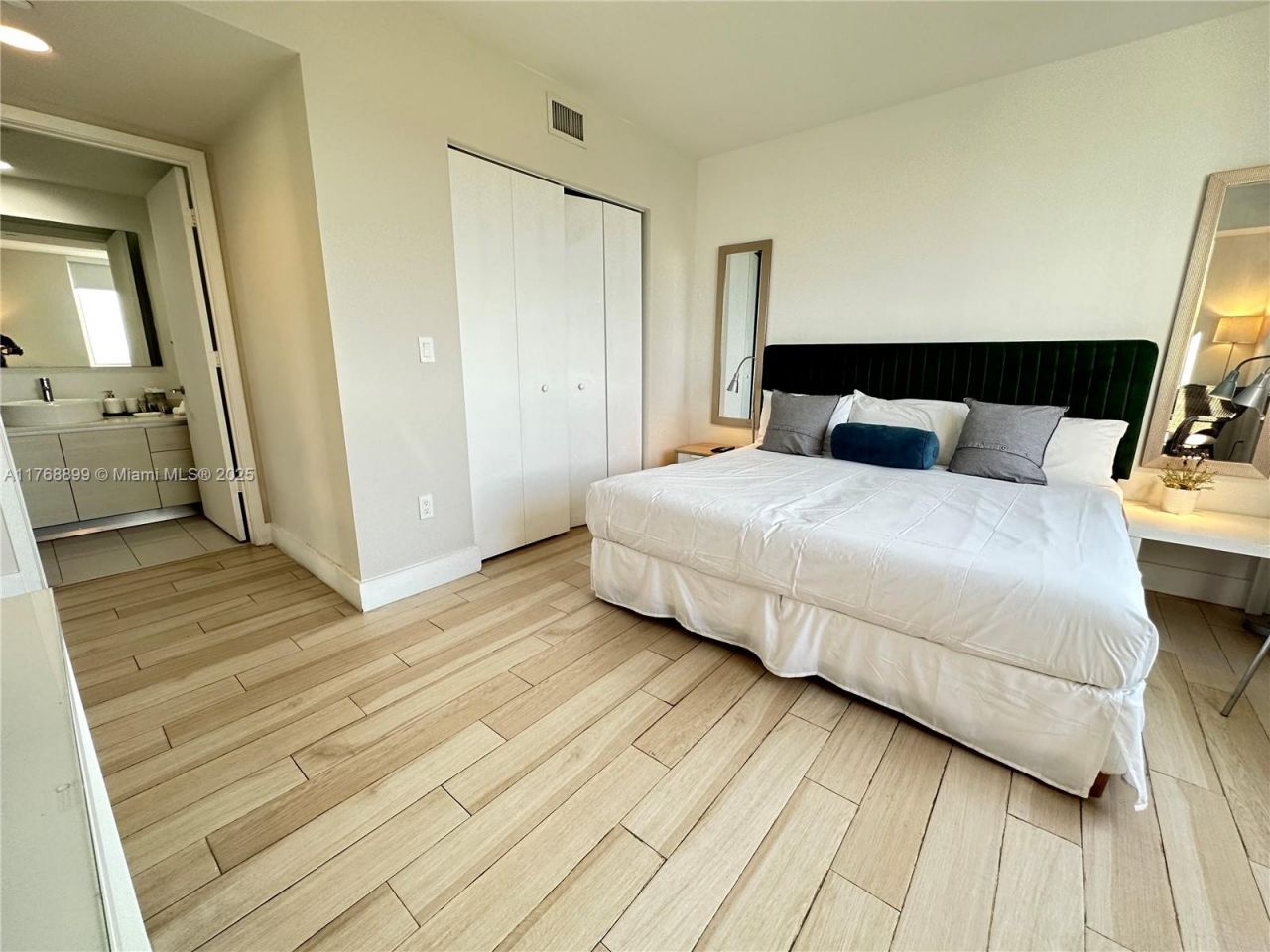 2600 E Hallandale Beach Blvd, Unit T2202, Hallandale Beach, FL 33009 Photo