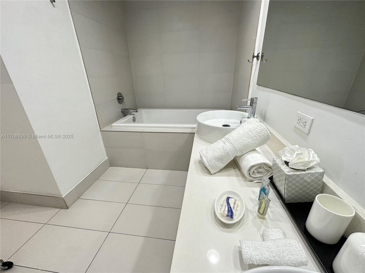 2600 E Hallandale Beach Blvd, Unit T2202, Hallandale Beach, FL 33009 Photo