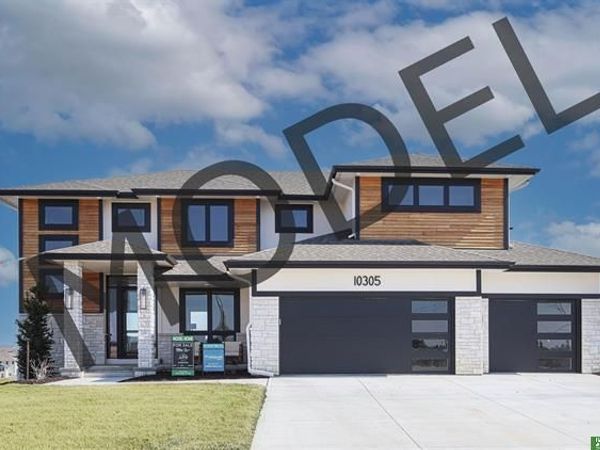 4 BALSAM Circle, COUNCIL BLUFFS, IA 51503