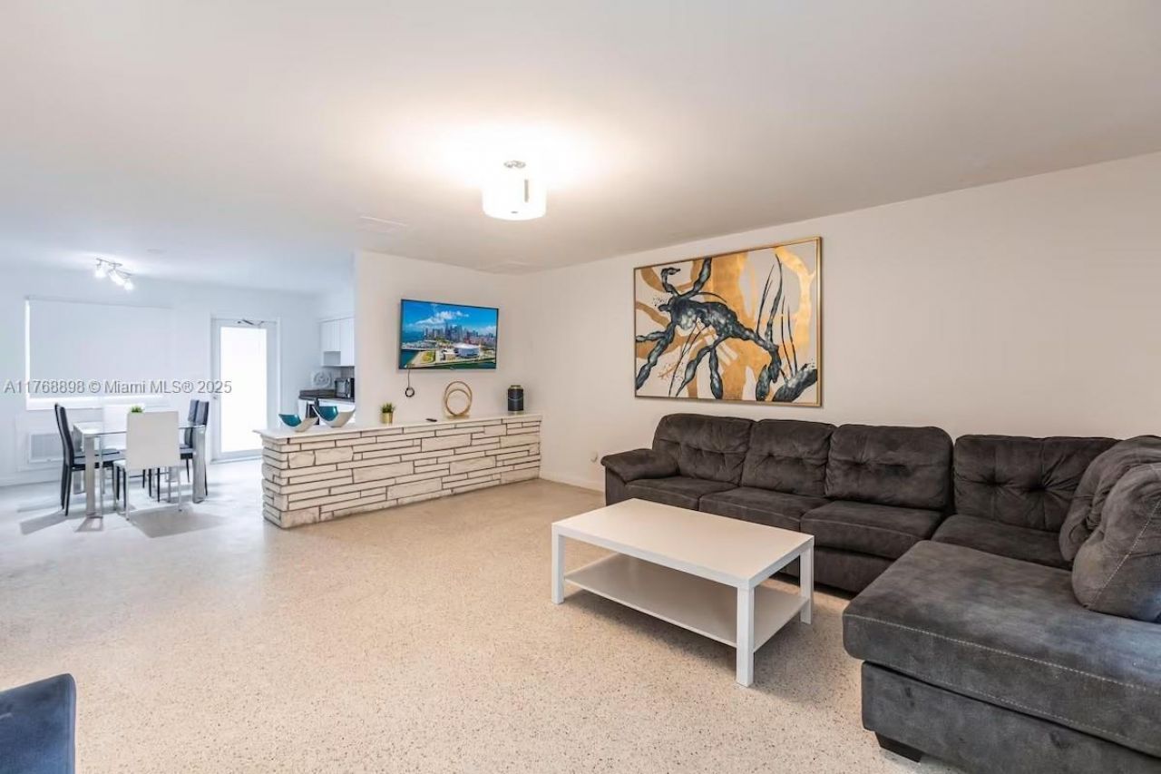 18815 Atlantic Blvd, Sunny Isles Beach, FL 33160 Photo