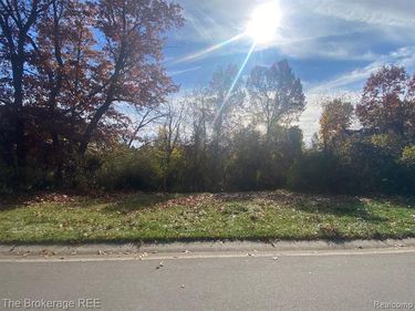 9035 HURON BLUFFS Drive, White Lake Twp, MI 48386
